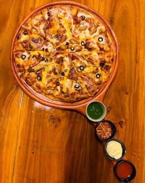 Cheesy Tandoori Chicken Blast Pizza - 12 Inch 