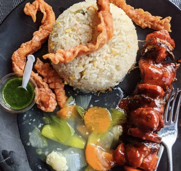 38. Chicken Shaslik, Chicken Wedges (5 Pcs), Fried Rice, Vegetables & Green Sauce 